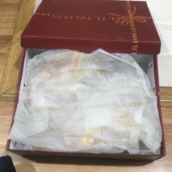 Liliana Gold Floral Print Stilettos- Size 9 - Picture 9 of 11